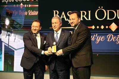 Millî Savunma Bakanı Hulusi Akar’a “Millî Savunmanın Gücü” Ödülü